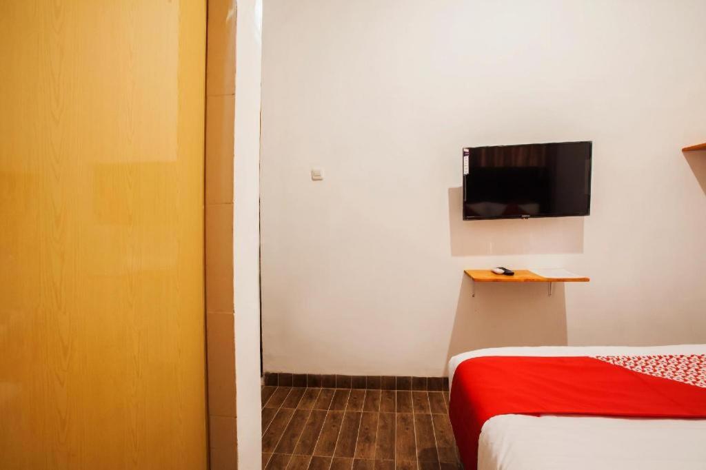Oyo 2720 Sutomo Inn Медан Экстерьер фото