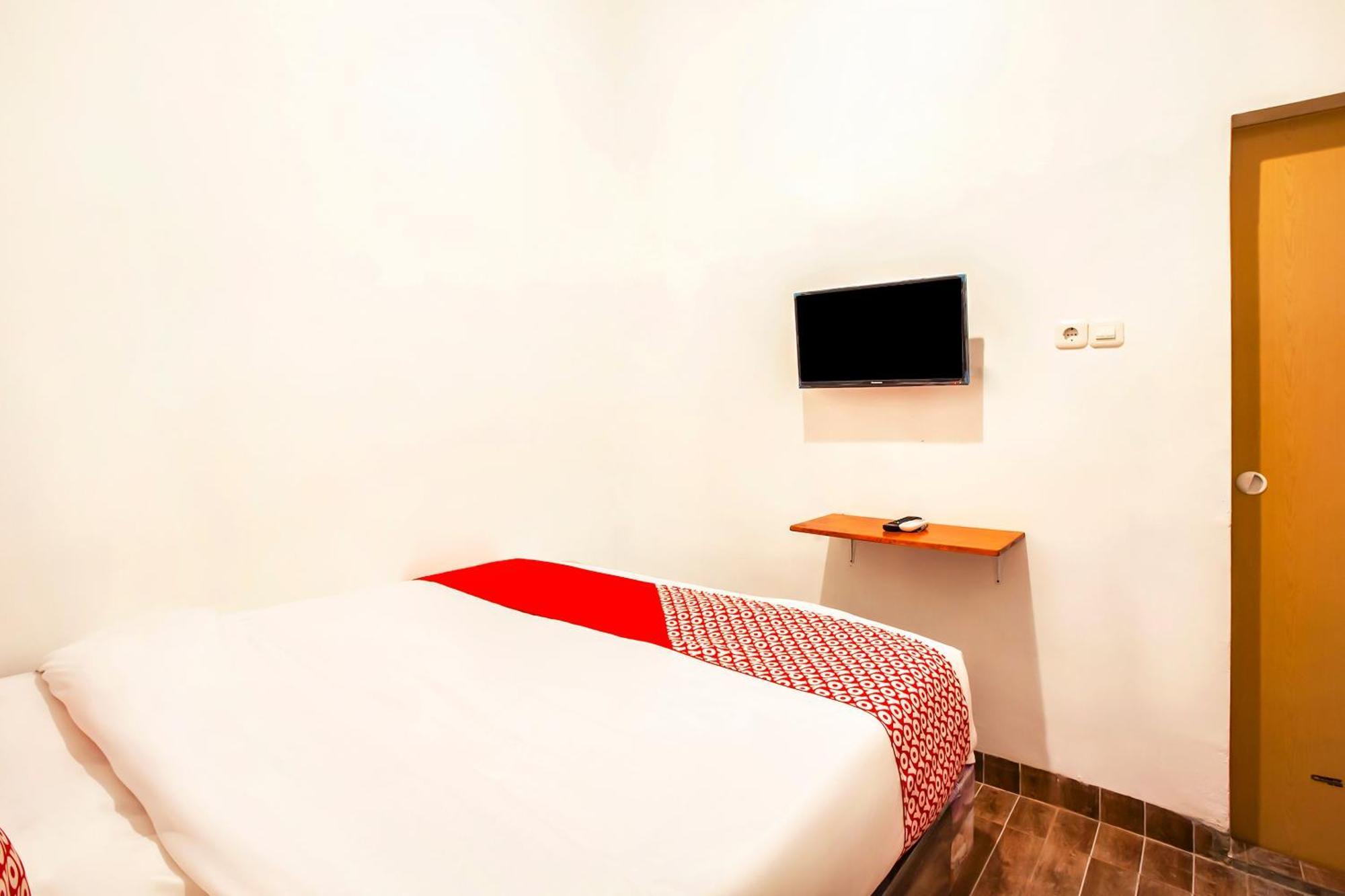 Oyo 2720 Sutomo Inn Медан Экстерьер фото