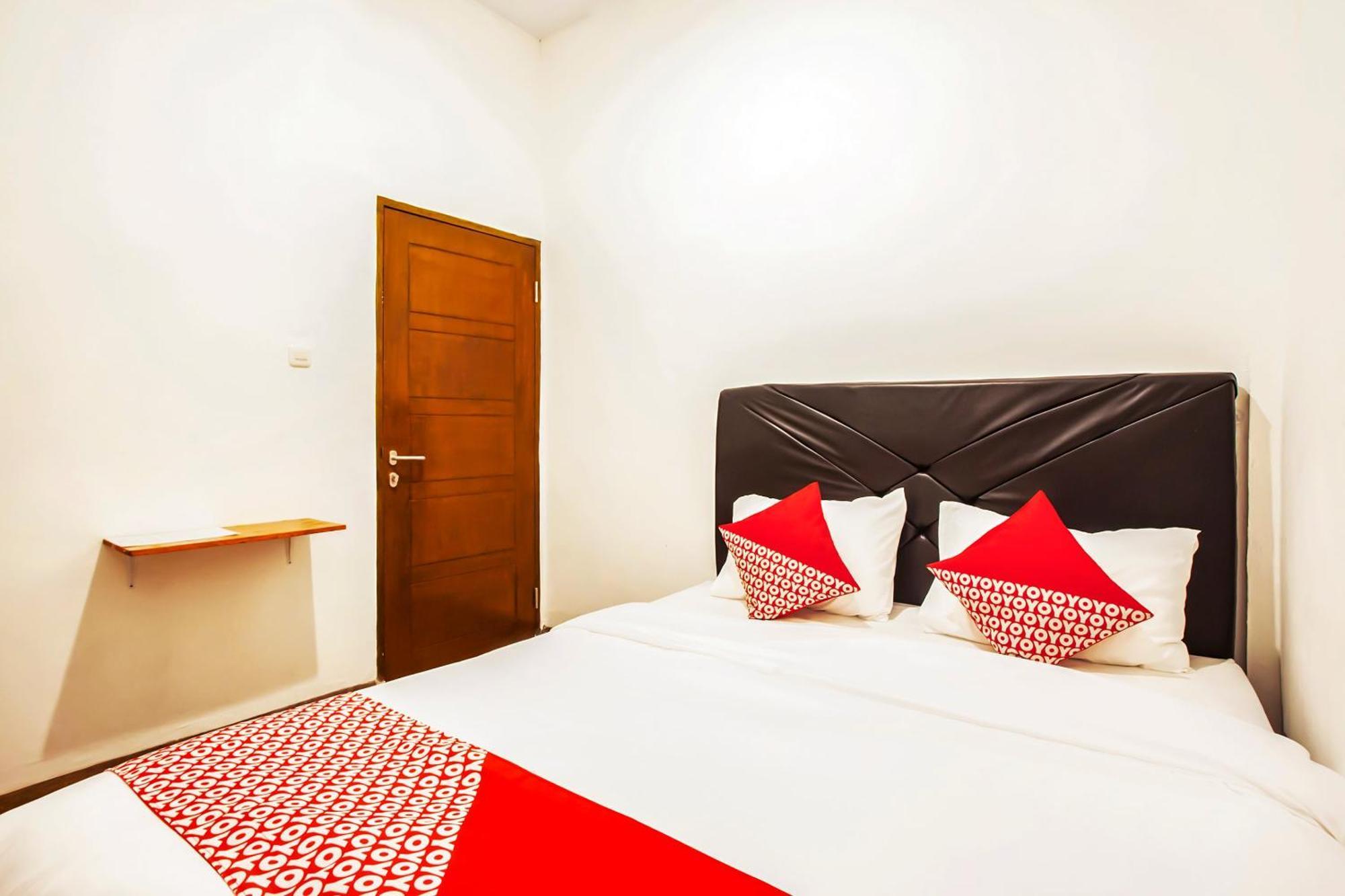 Oyo 2720 Sutomo Inn Медан Экстерьер фото