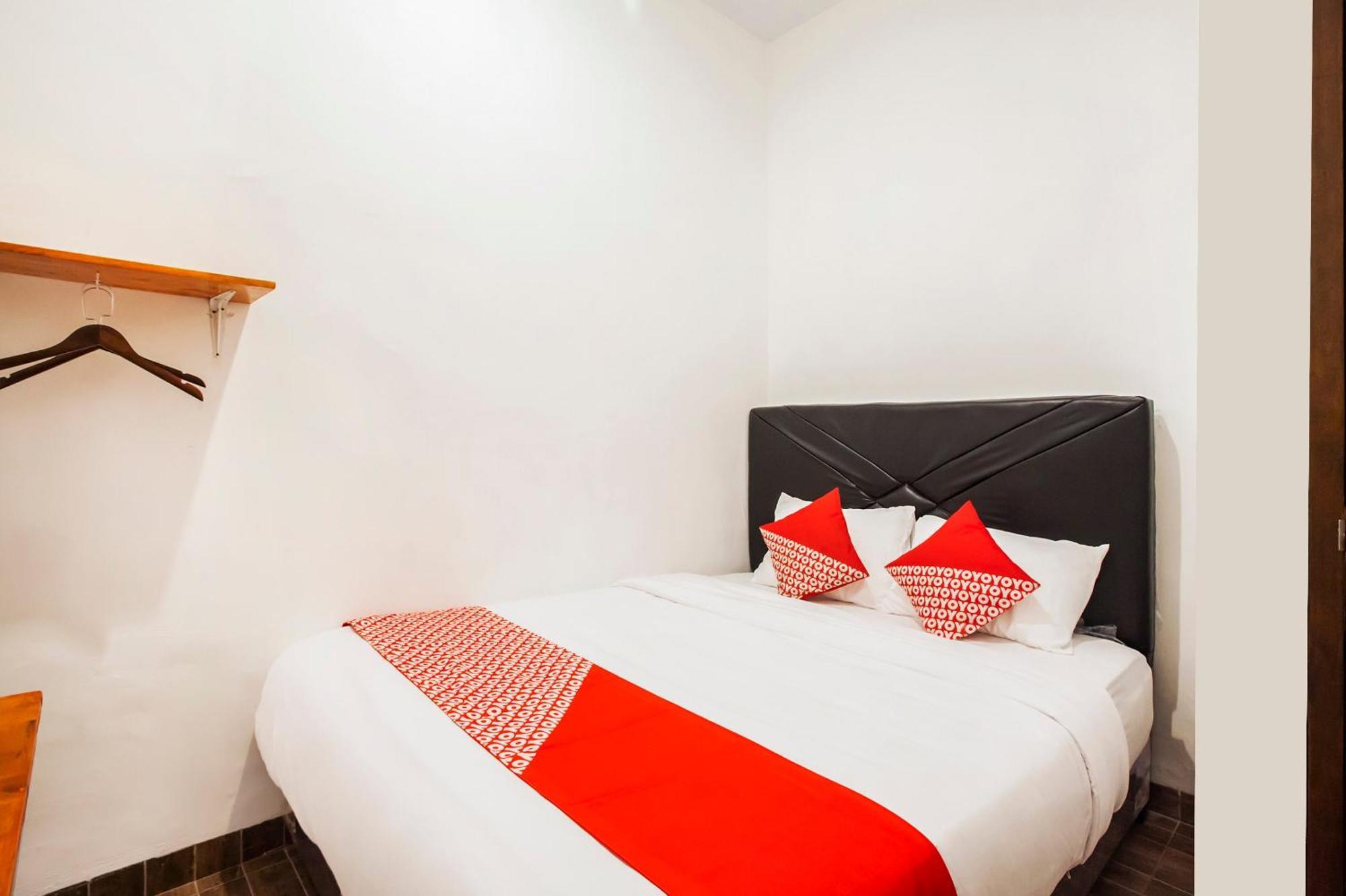 Oyo 2720 Sutomo Inn Медан Экстерьер фото